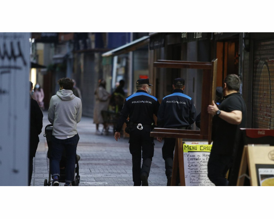 Detienen a una mujer en A Coruña por agredir a un policía tras recriminarle que violaba las normas anticovid