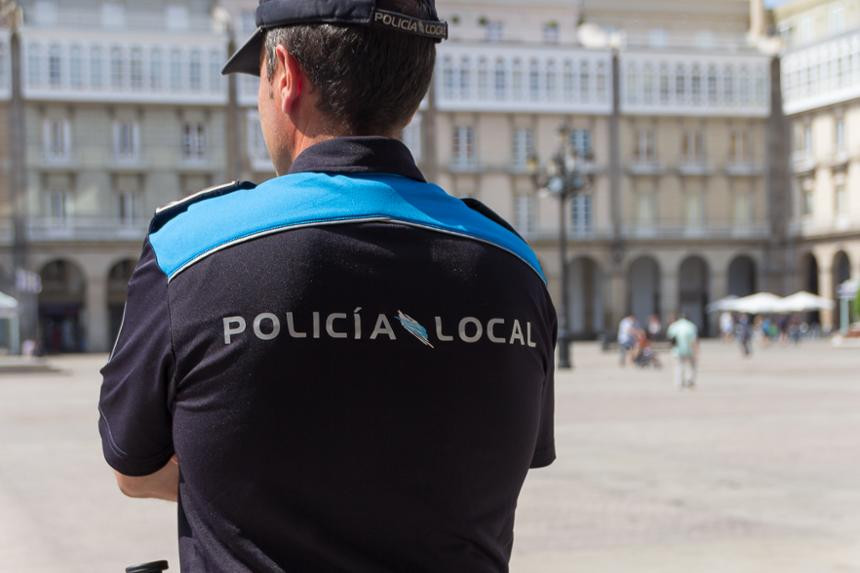Cinco policías locales, agredidos por los implicados en un accidente de tráfico en A Coruña