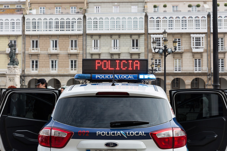 Un joven es detenido por la Policía Local al intentar agredir con un cuchillo de importantes dimensiones a un cliente de un local en A Coruña